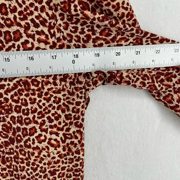 H&M Button Up Tops Women Sz 4 Burgundy Ivory Leopard Print Collared Long Sleeves - Picture 3 of 12